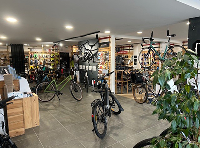 Intérieur magasin de vélos Rochefort