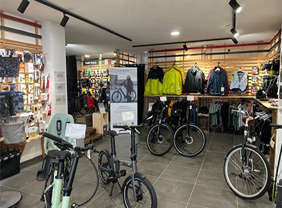 Intérieur magasin de vélos Rochefort